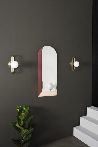 Applique murale Cime ø12 cm en acier laitonné et verre soufflé opaline par Eno studio