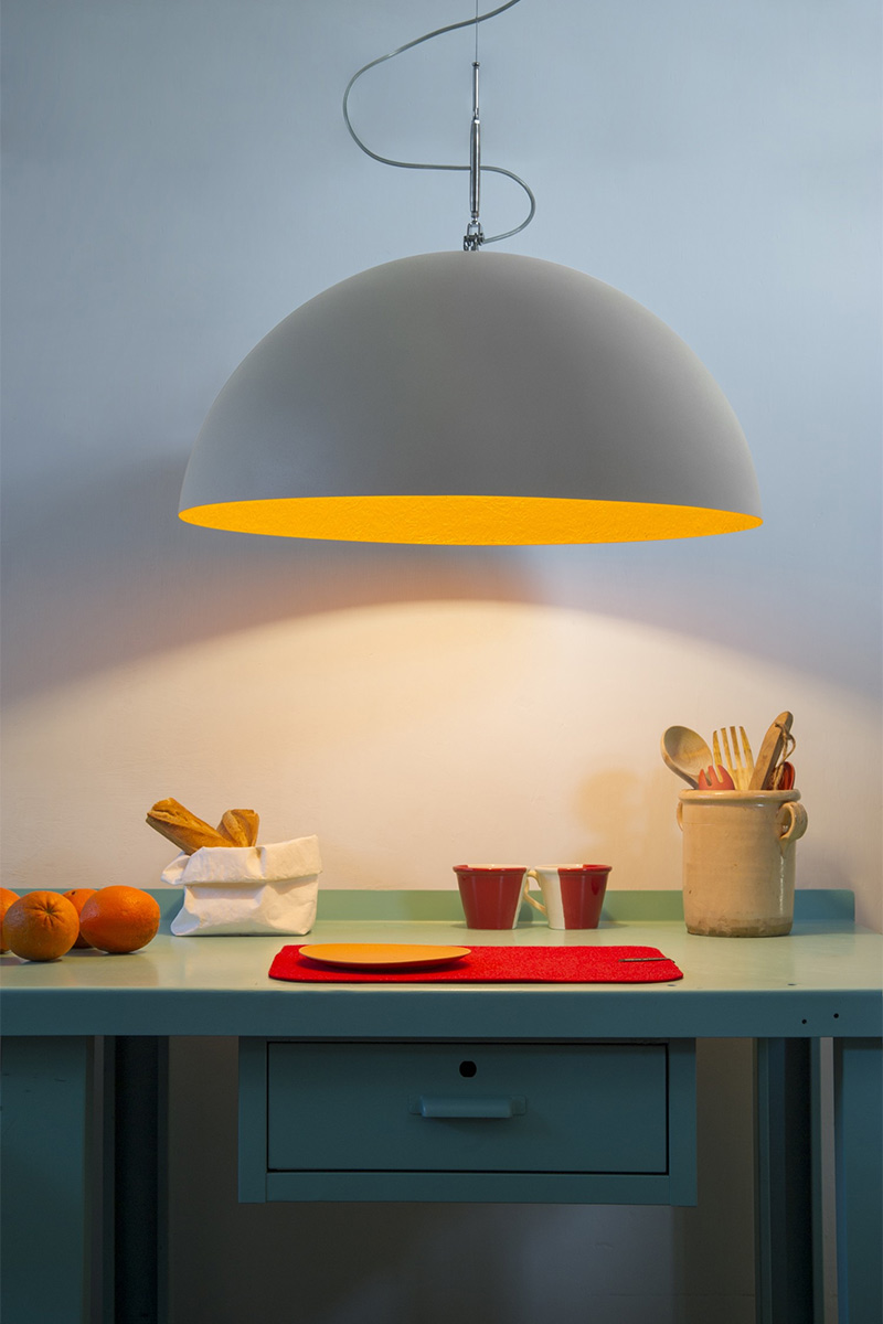 Suspension contemporaine effet béton, Mezza luna par Matt Cemento