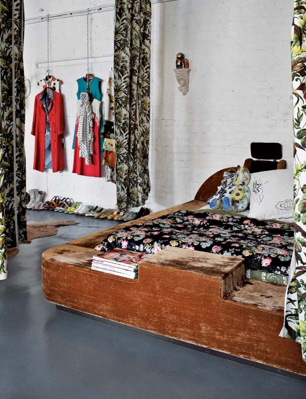 Le loft d'Emily Chalmers à Londres "bohème vintage" || Lit seventies