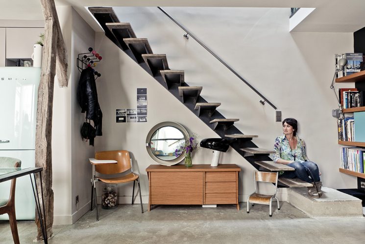 Un appartement sous les toits en perpétuel mouvement à Paris, par l'atelier d'archi