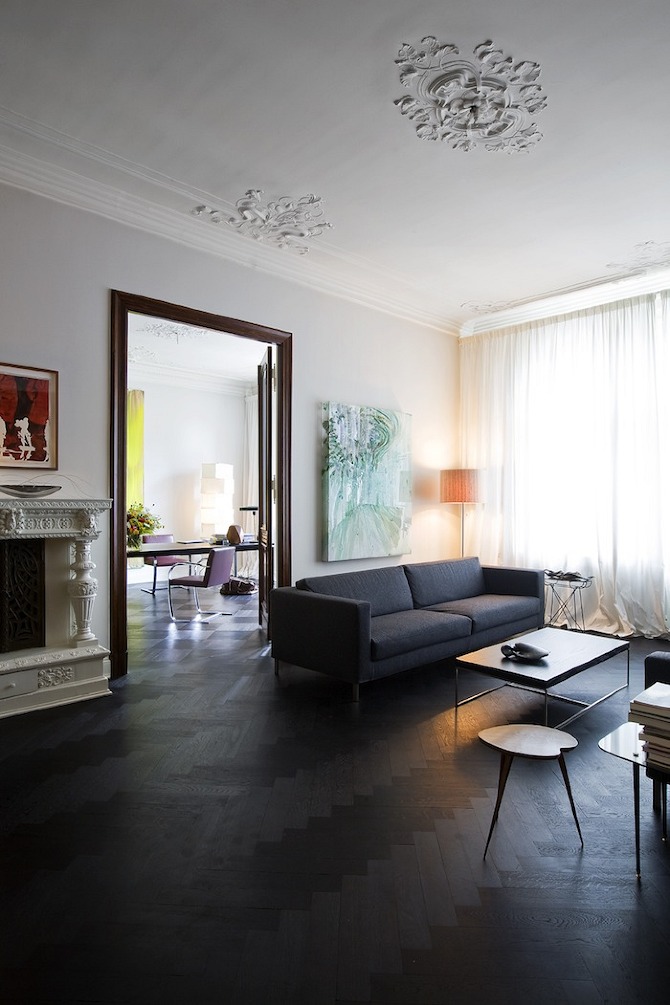 L'appartement de Guido Hager structuré par le noir 10 idées reçues ou pas sur la couleur noir en déco - L'appartement de Guido Hager structuré par le noir
