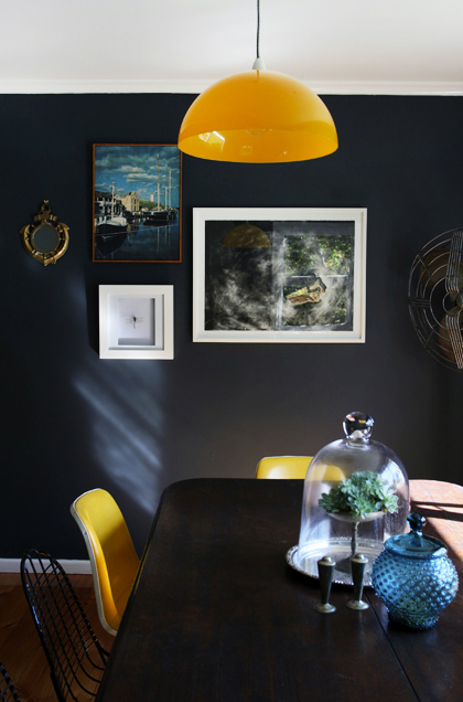Une pièce monochrome noire - Kyneton home, l'intérieur moderne de Tara Pearce Une pièce monochrome noire - Kyneton home, l'intérieur moderne de Tara Pearce