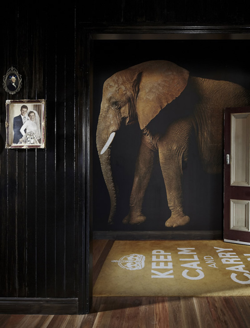 Entrée de restaurant avec un papier-peint panoramique Elephant