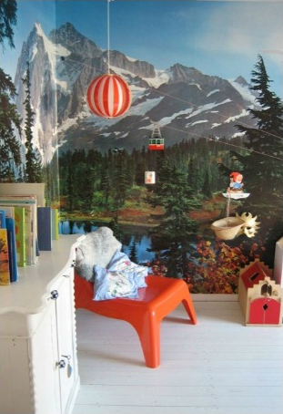 Papier-peint panoramique montagne dans une chambre d'enfant
