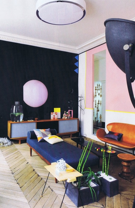 Sélection de peintures murales géométriques // L'appartement parisien de Jean-Christophe Aumas