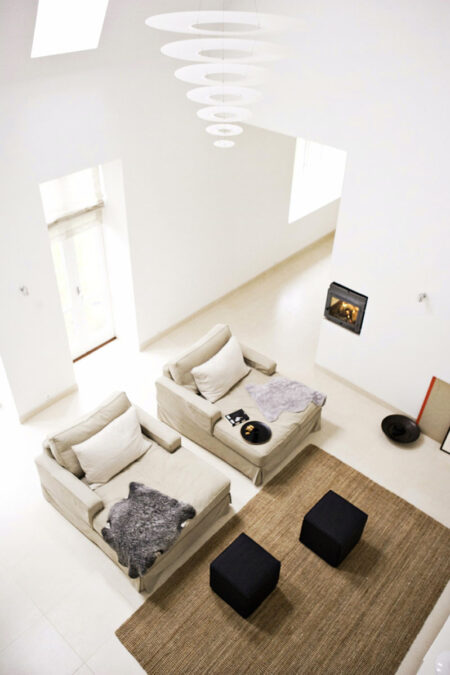 ancien-presbytere-suede-a-la-deco-minimaliste-design_08