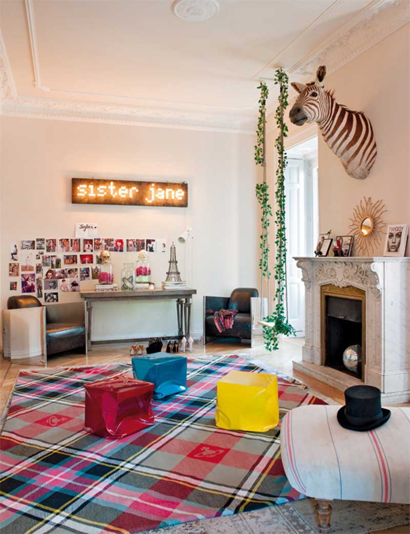 L'intérieur de Bea Deza à Madrid qui met en scène plein d'objets kitsch avec chic ...ou pas