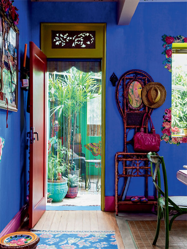 Des murs de couleurs vives sous le soleil || Silvia Adami home - São Paulo Brasil