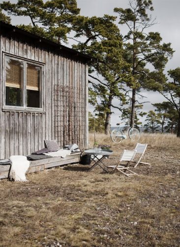 Un hangar militaire au look dépouillé sur l'île de Furillen en Suède || imberg arkitekter