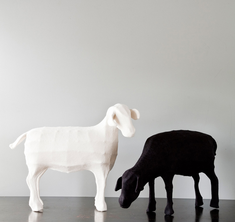 Sculptures de mouton en laine bouillie par l'artiste Sud Africaine Ronel Joordan