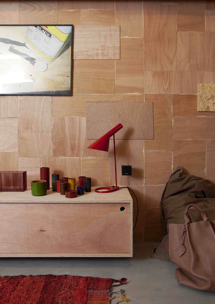 Ne dites plus contreplaqué, dites "plywood" || Chambre d'hôtes de Bea Mombaers