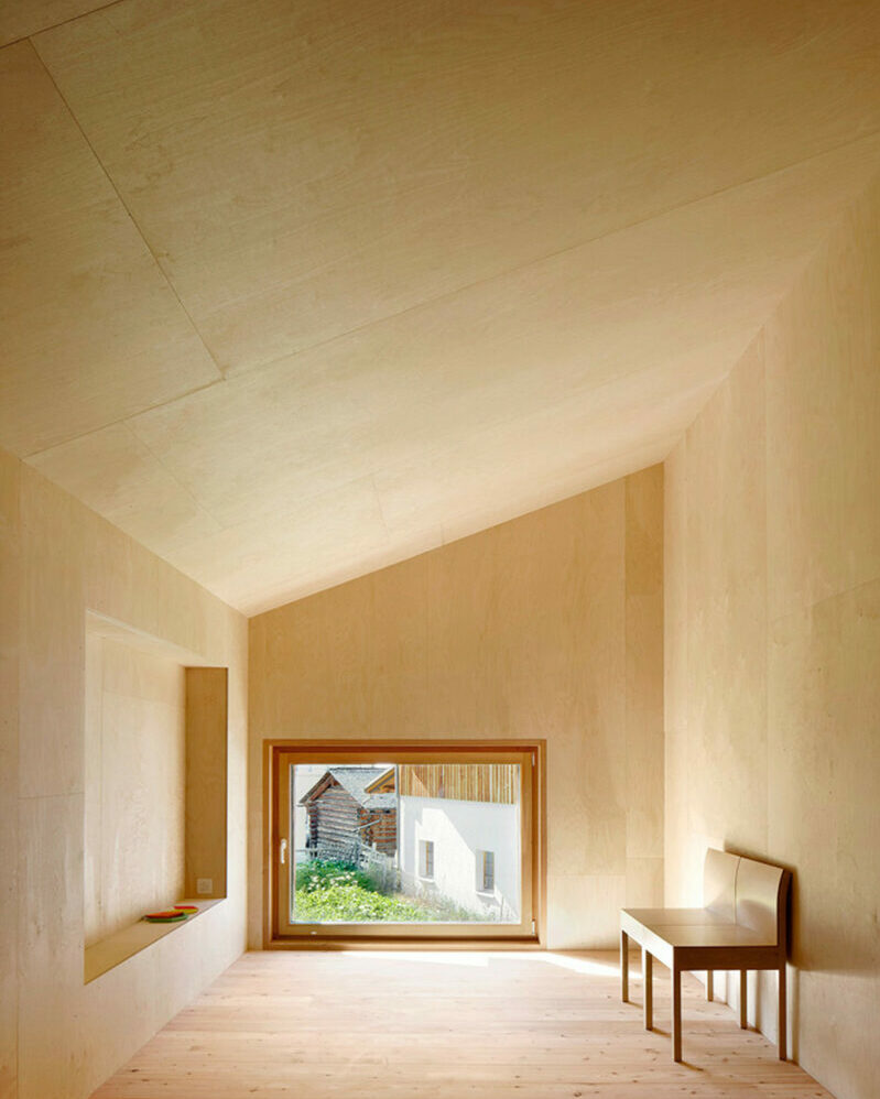 Aménagement intérieur en bois de chantier pour cette maison par le bureau d'architectes Camponovo Baumgartner - Projet : Casa C