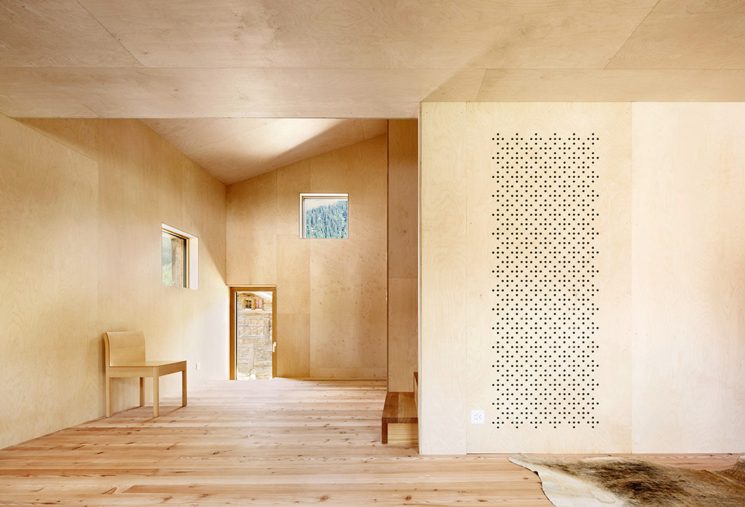 Ne dites plus contreplaqué, dites "plywood" || Casa C - Camponovo Baumgartner architekten