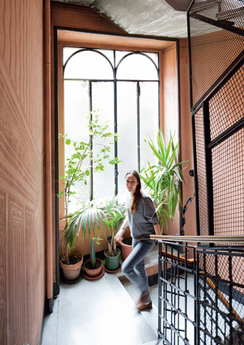 La cage d'escalier de l'immeuble situé à Milan