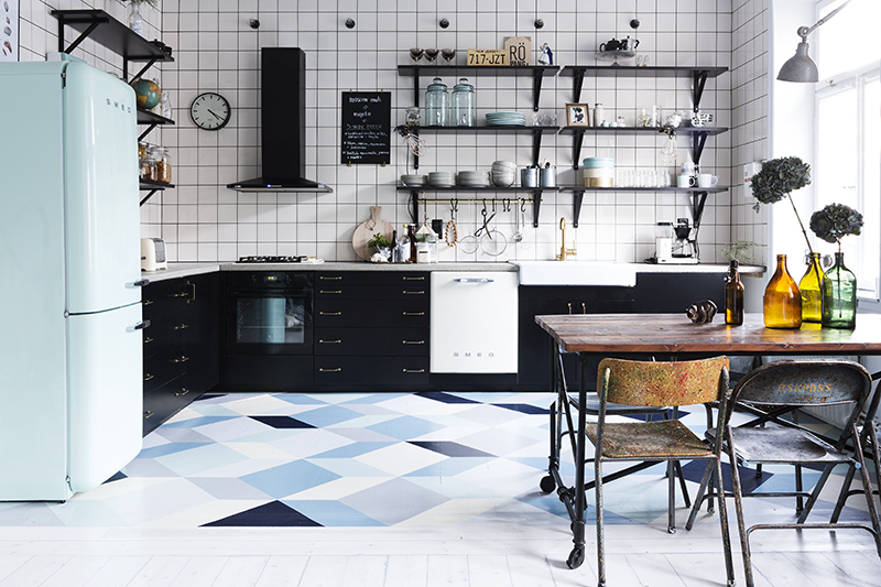 Une cuisine scandinave standard décorée de façon industrielle