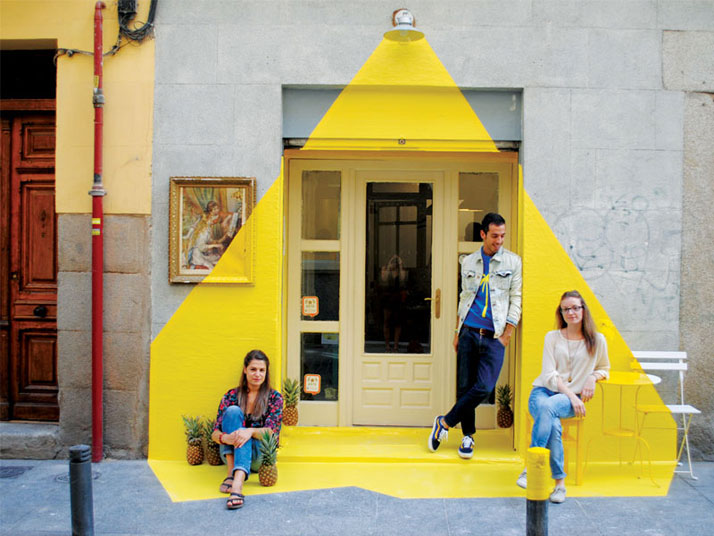 Du jaune pour illuminer son intérieur // Restaurant Rayen à Madrid mis en lumière par le studio FOS