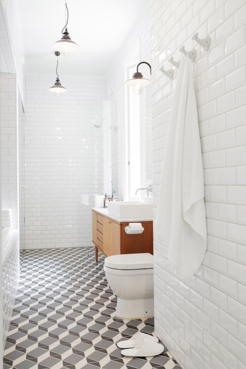 Des idées pour personnaliser sa salle de bain : Travailler les sols et les murs en dépareillant