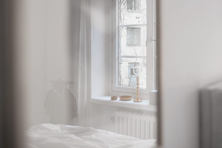 Une chambre blanche comme un cocon || via Fantastic Frank