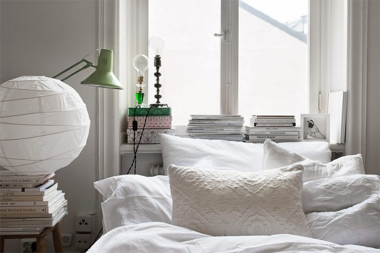 Une chambre blanche comme un cocon || Pour réchauffer le blanc, jouer des matières et des textures Une chambre blanche comme un cocon || Pour réchauffer le blanc, jouer des matières et des textures