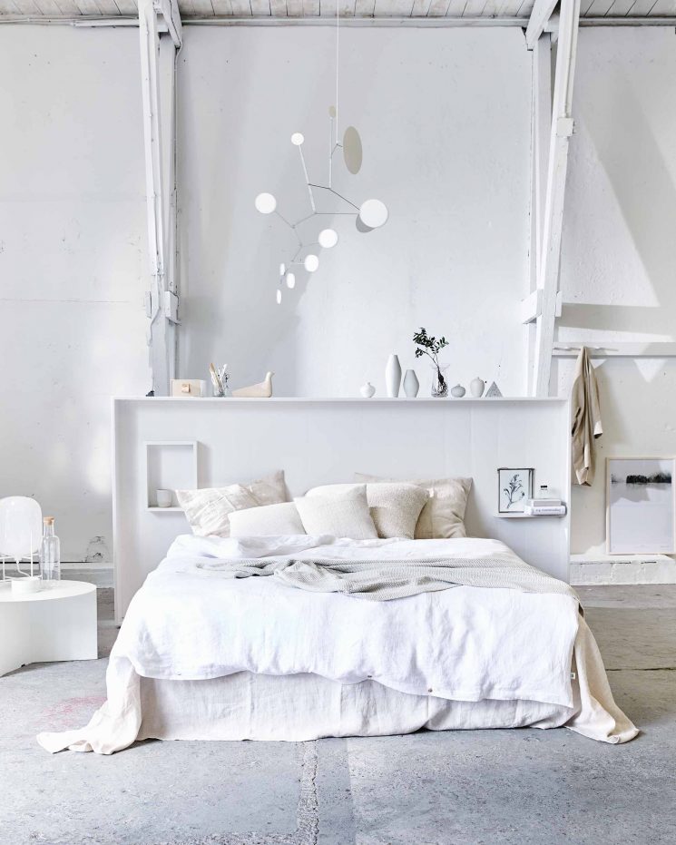 Une chambre blanche comme un cocon || Pour réchauffer le blanc, jouer des matières et des textures Une chambre blanche comme un cocon || Pour réchauffer le blanc, jouer des matières et des textures