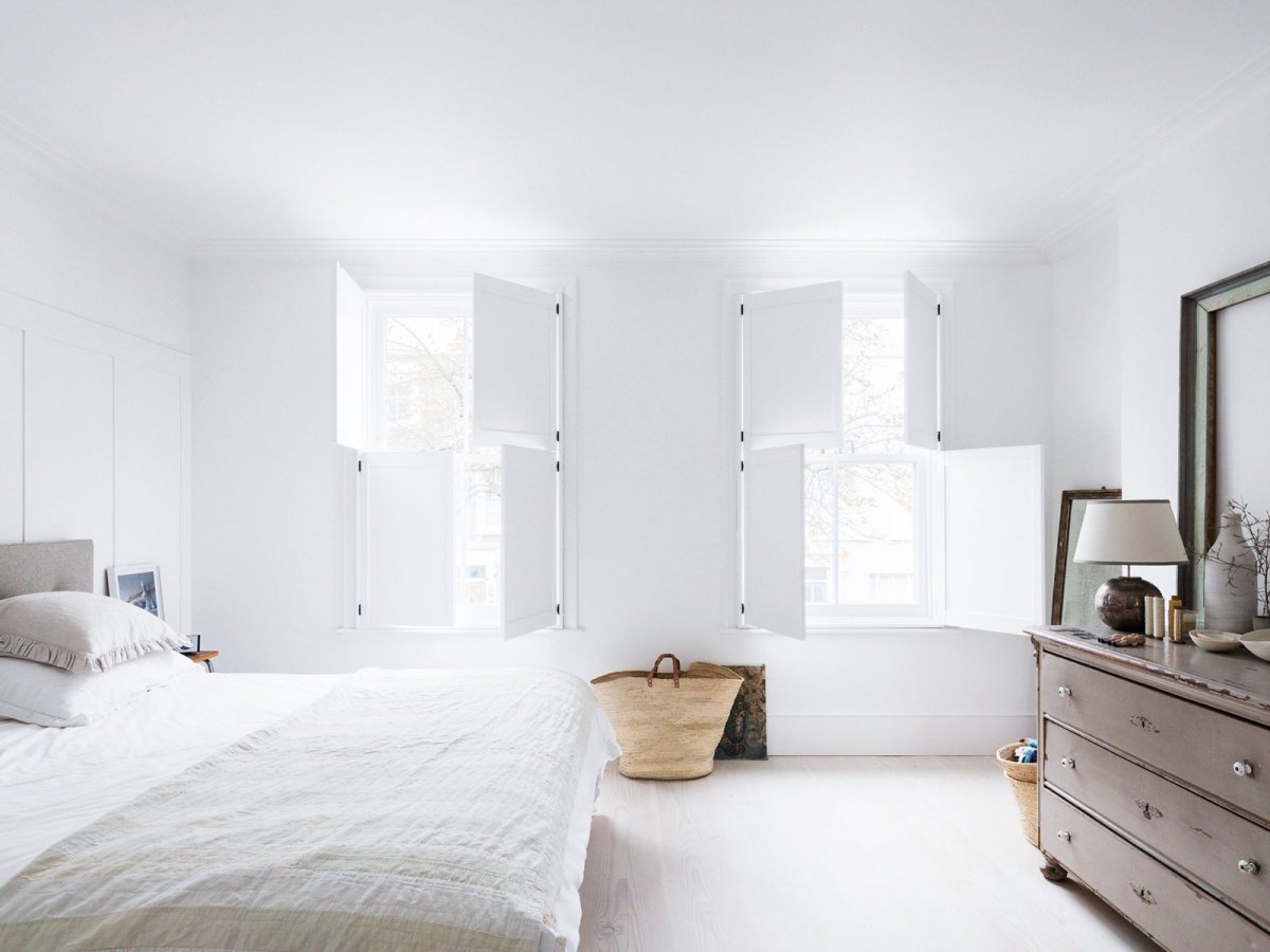Une chambre blanche comme un cocon || L'importance de la lumière naturelle Une chambre blanche comme un cocon || L'importance de la lumière naturelle