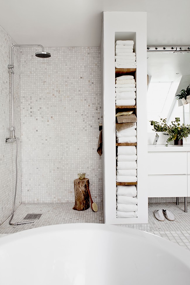 Des idées pour personnaliser sa salle de bain : Donner de la chaleur au blanc avec un côté zen