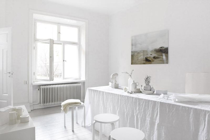 Un appartement blanc immaculé par Fantastic Frank