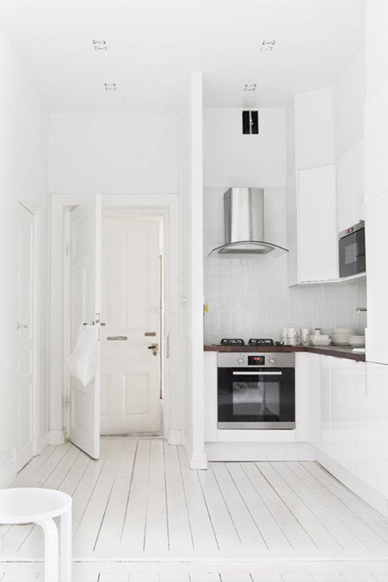 Un appartement blanc immaculé par Fantastic Frank