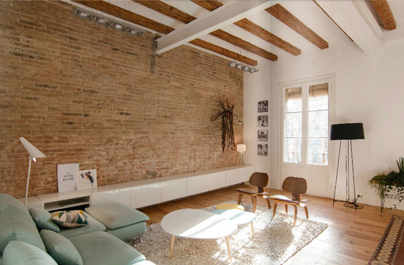 Un petit appartement rénové dans un esprit loft, à Barcelone, par le studio Bachs Interiors