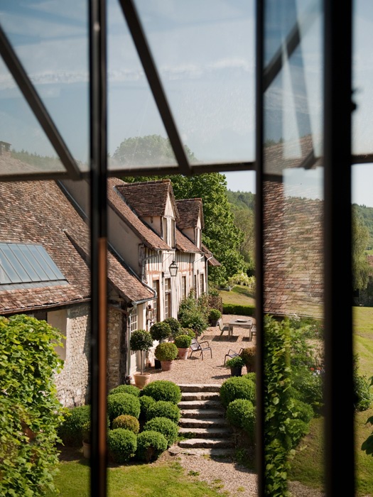 Une longère normande, rénové de façon contemporaine par Marc Bonnet et Yvette Van der Linde