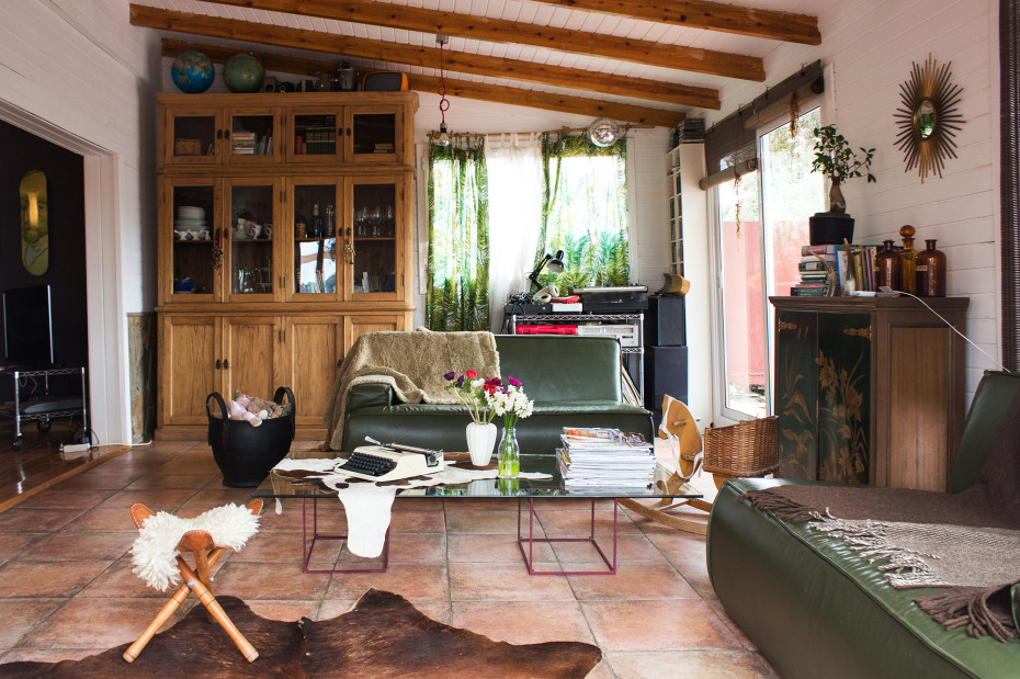 L'intérieur de la maison de Manuela Sola près de Barcelone, simple et rustique