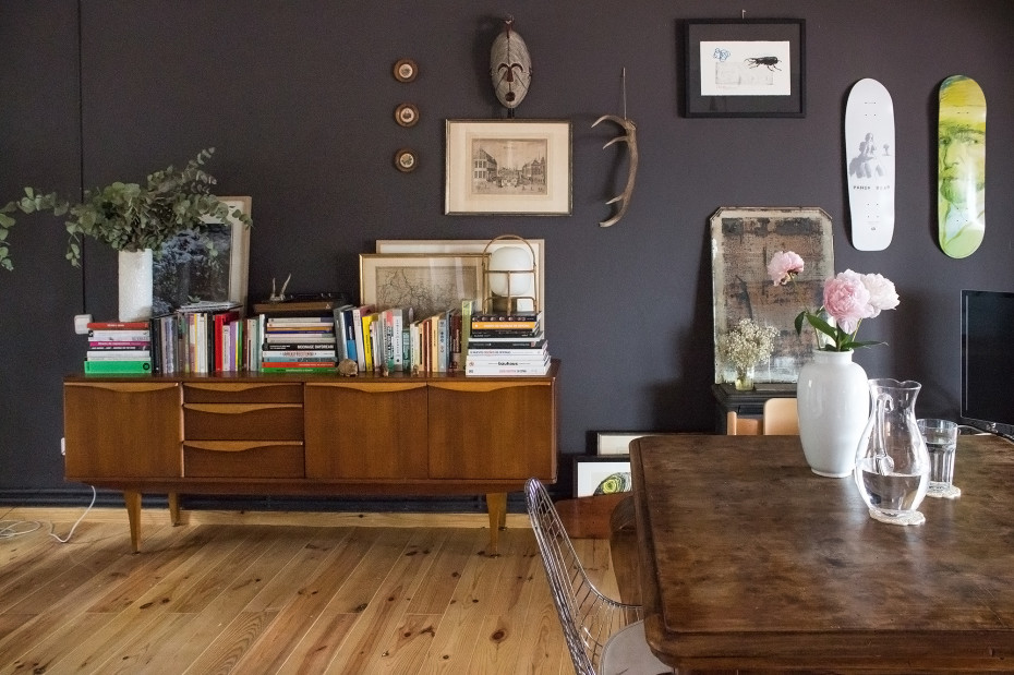 Un mur noir pour une enfilade vintage