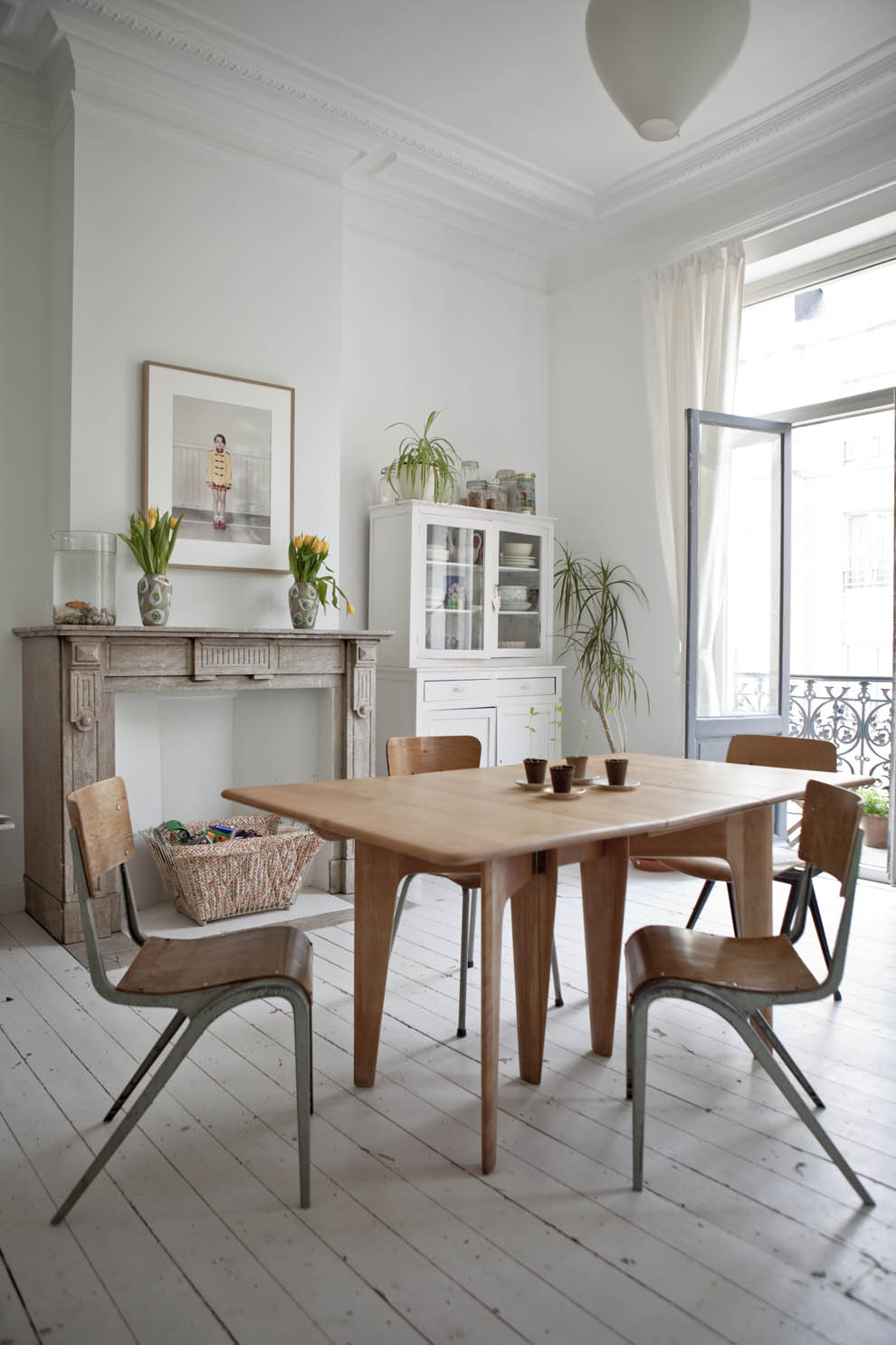 La maison de Justine Glandfield à Bruxelles dans un style brocante épuré 