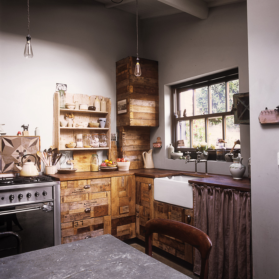 Le charme d'une cuisine rustique | CAnna Phillips and Jeff Kightly kitchen via Milk décoration