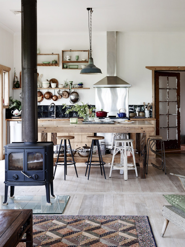 Une cuisine rustique dans une ferme en AUstralie, entre design et accents industriels Une cuisine rustique dans une ferme en AUstralie, entre design et accents industriels