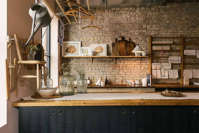 La cuisine de Sebastian Cox pour deVOL, à Manhattan entre murs de brique et bois brut La cuisine de Sebastian Cox pour deVOL, à Manhattan entre murs de brique et bois brut