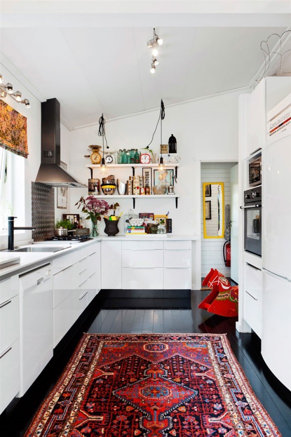 [ Idée déco ] Un tapis persan dans la cuisine // Une maison scandinave à la déco ethnique éclectique