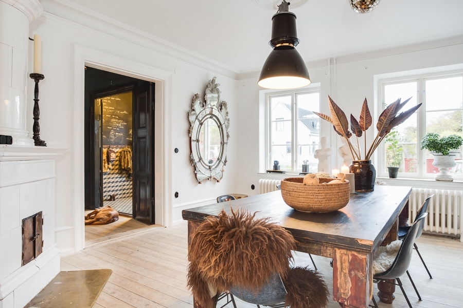 Une salle à manger de style scandinave au mobilier chiné éclectique 