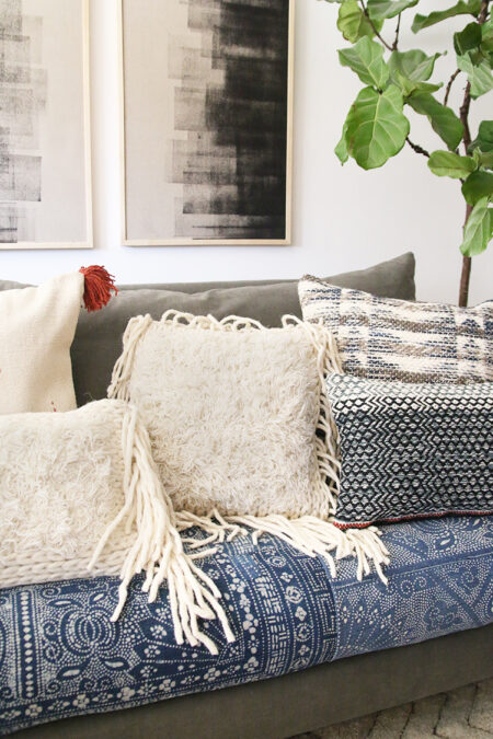 Amber interiors for Loloi rugs and pillows_2