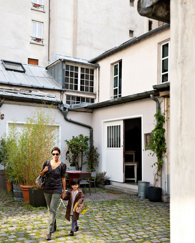 Le loft de Karine Simonot qui joue sur la couleur à Paris