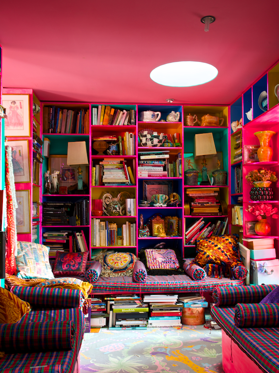 L'intérieur de la designer Zandra Rhodes || Ultra bohème, ultra couleur