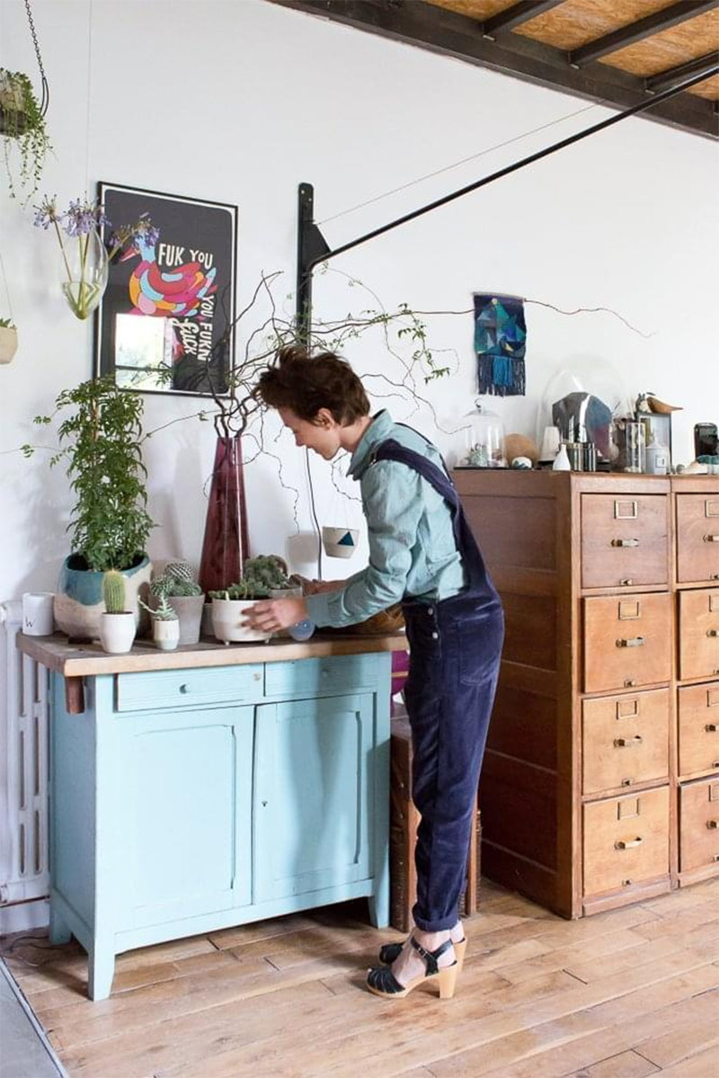 Un intérieur au style brocante où les objets sont mis en scène Un intérieur au style brocante où les objets sont mis en scène