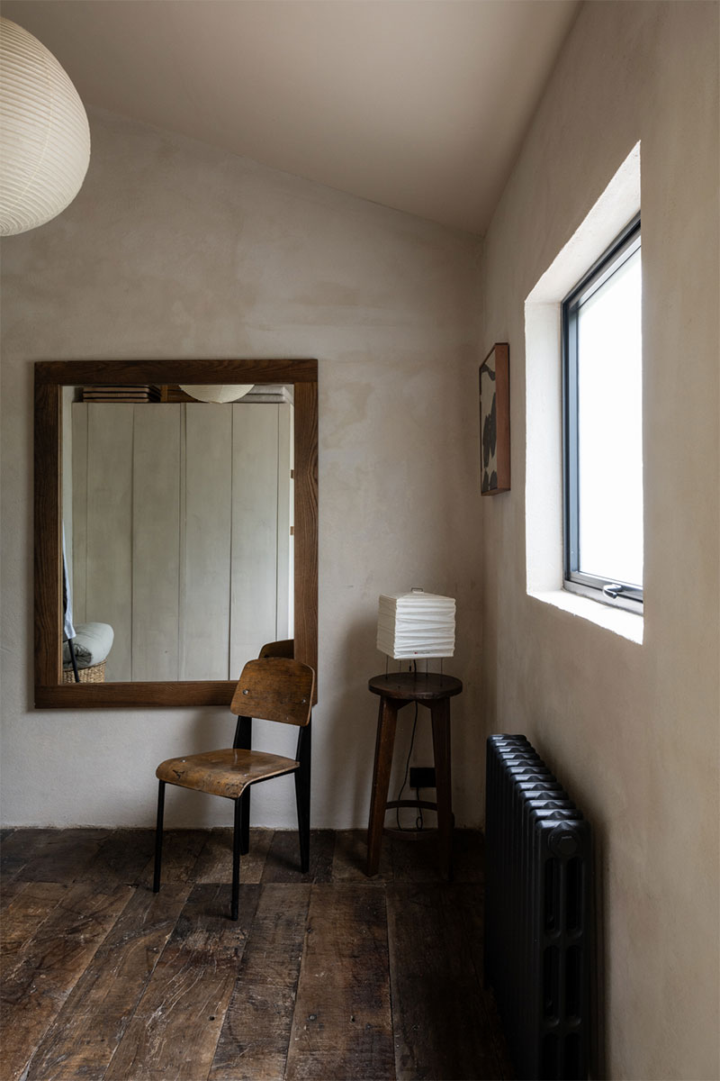 Un style wabi sabi pour cette maison moderne avec des meubles bruts Un style wabi sabi pour cette maison moderne avec des meubles bruts