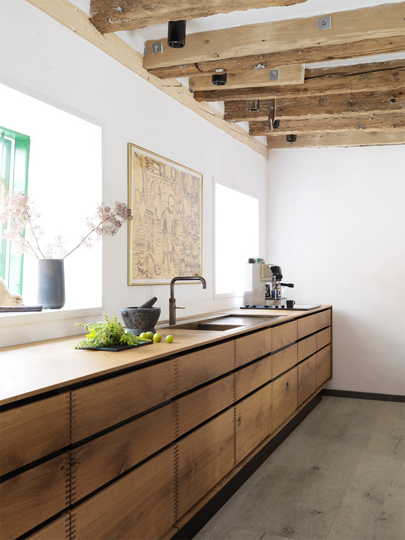 La cuisine rustique moderne de Garde Hvalsøe - Modèle Dinesen Heart Oak