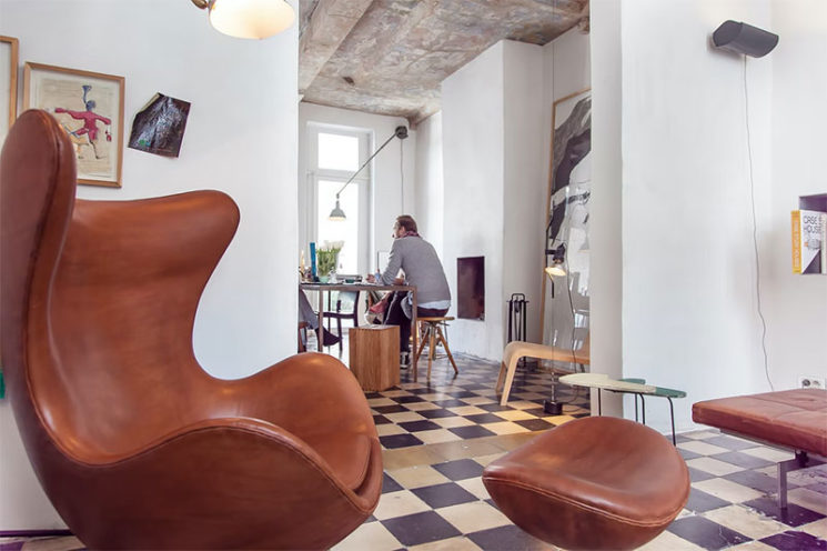 La maison du designer Frederic Hooft avec son sol conservé dans le jus La maison du designer Frederic Hooft avec son sol conservé dans le jus