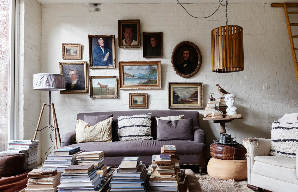 La maison de Lynda Gardener via thedesignfiles || #accrochage #portraits #tableaux #anciens