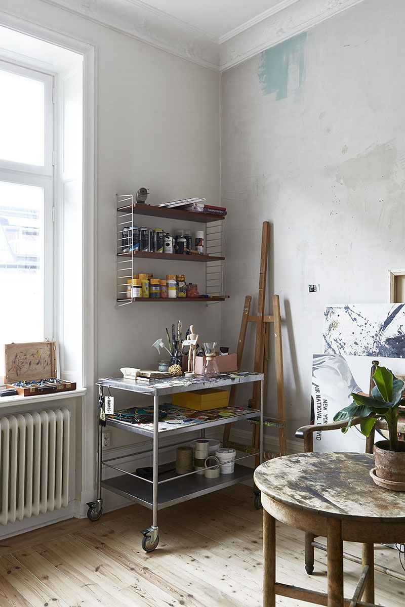 Un appartement à l'ambiance d'atelier à Stockholm