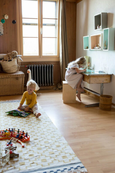 Bureau vintage pour cette chambre d'enfant Bureau vintage pour cette chambre d'enfant