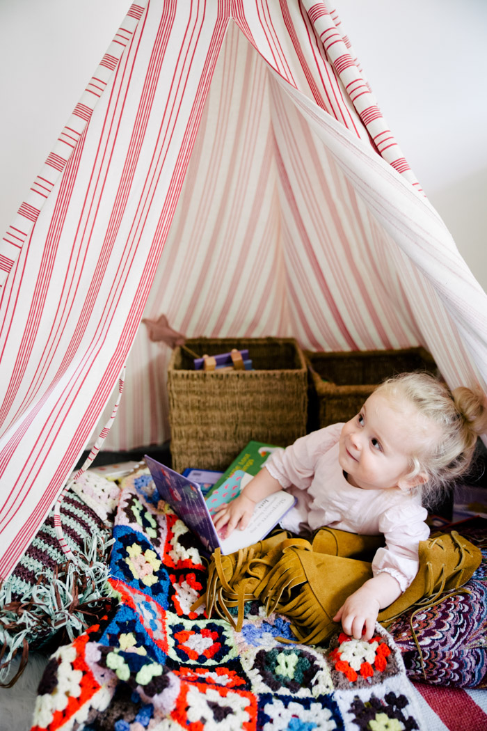 Inside Caleb and Tess Guinery‘s home in the northern beaches of Sydney || Chambre d'enfant avec tipi bohème 