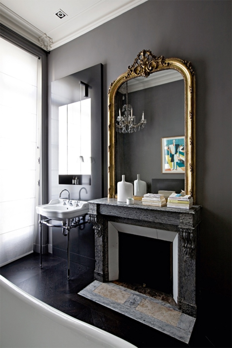 Une salle de bains sublimée comme un salon Grand siècle moderne par l'agence Double G